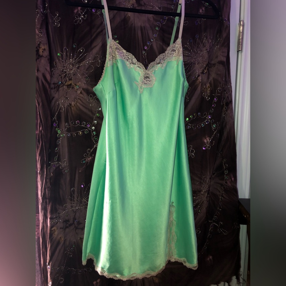 🌿VINTAGE 90’s VS babydoll slip nightie!🌿